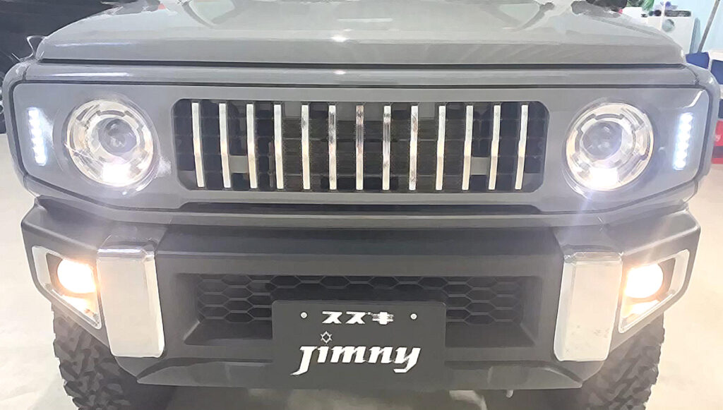 ジムニー【JB64W】カスタム　Ｇルック フロントグリル＆メッキパーツ取付ました！