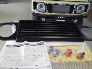 新型ジムニーＪＢ６４Ｗアイボリー改造イロイロ  ＤＡＭＤ【ダムド】little D.リトルＤグリル・リヤバンパー