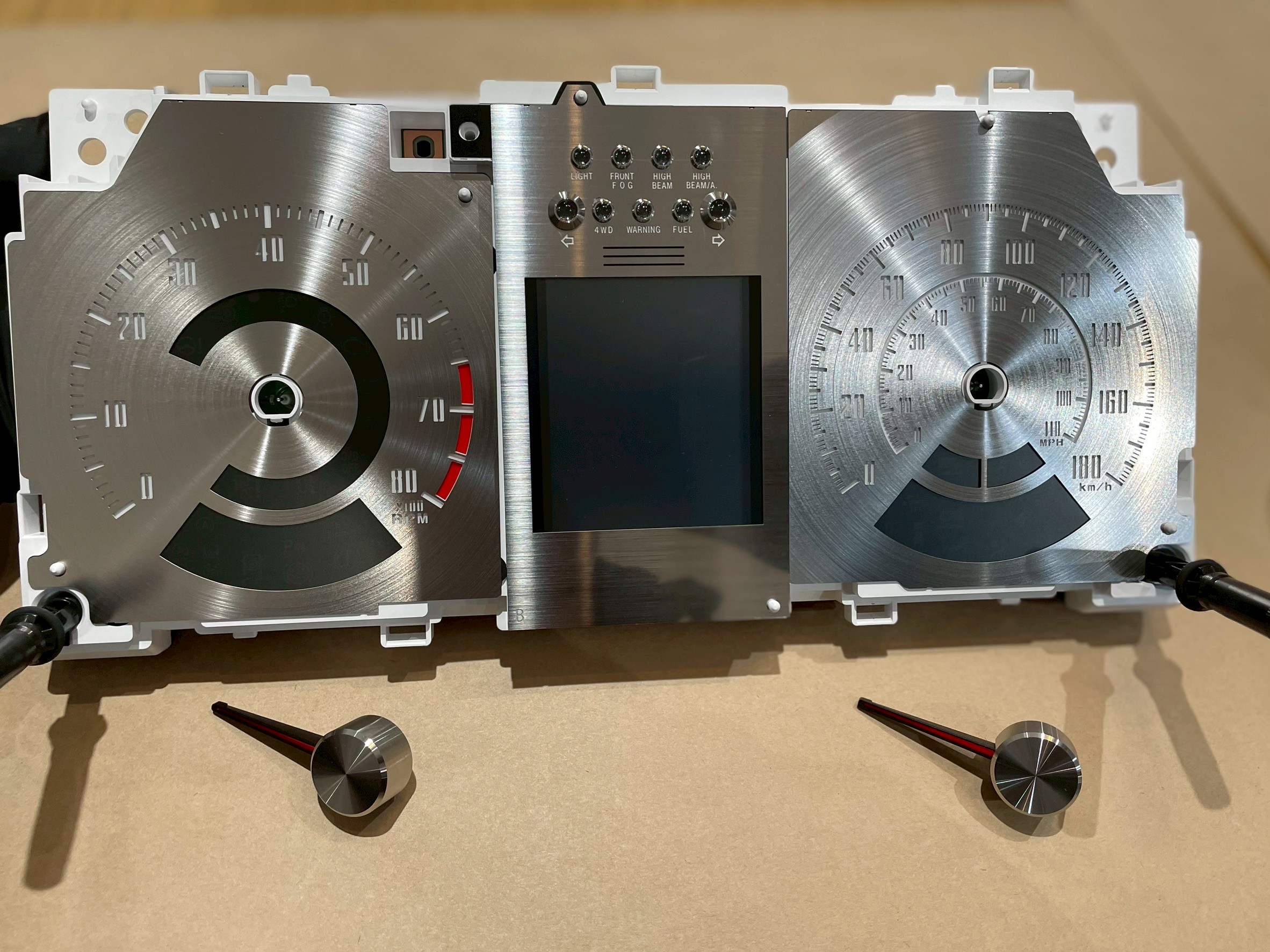 ５ドア「ノマド」にレトロアクティブメーターキット取付！